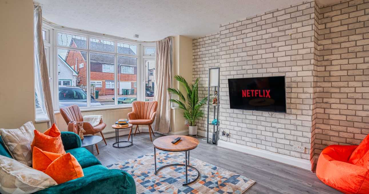 4 bedroom contractor house exterior in Coventry