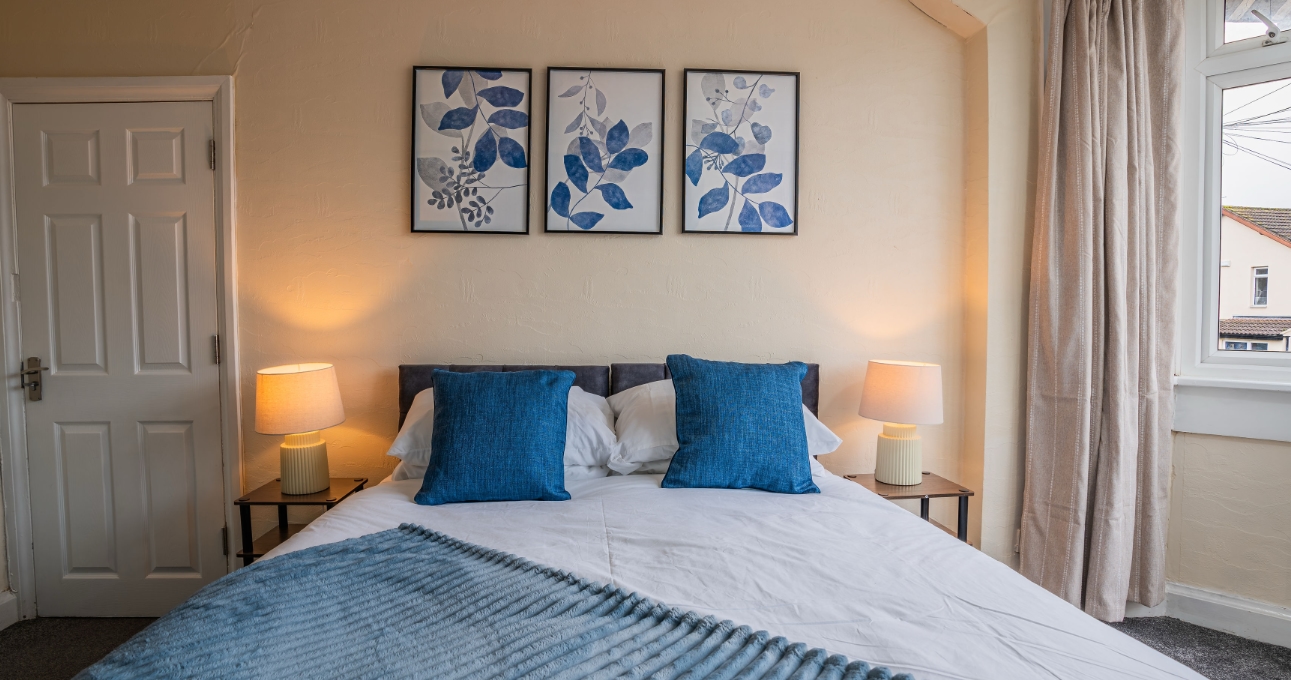 Modern kitchen in 4 bed Coventry property