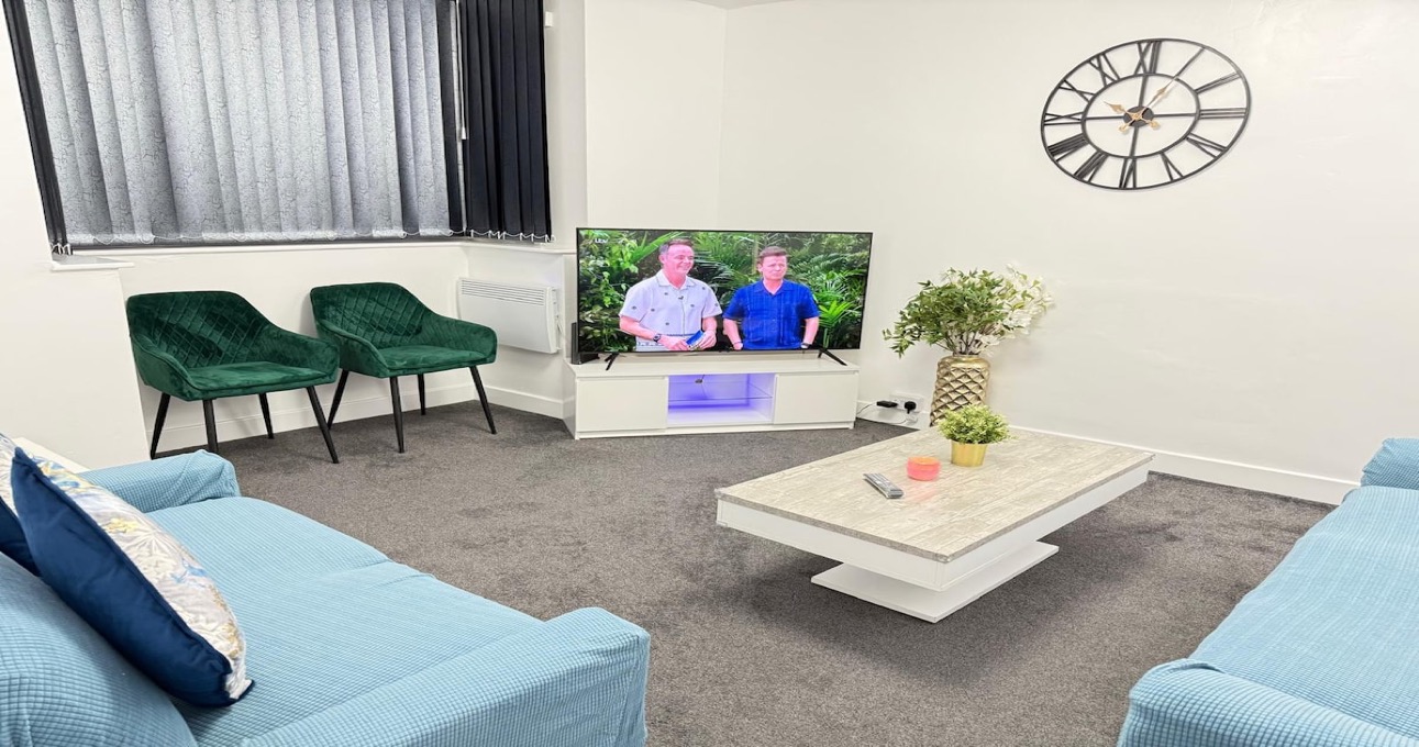 Stylish 3 bedroom furnished house in Coventry